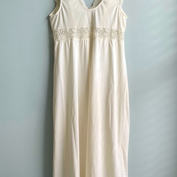Vintage, Excellent Condition, Shadowline Slipdress, with Lace Bodice, size S - Picture 4 of 4
